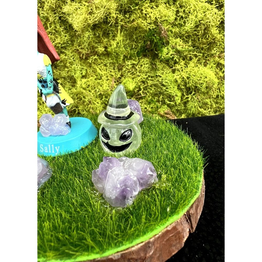 Sally Bobble Head Figure w/ Amethyst pieces - Picture 5 of 6
